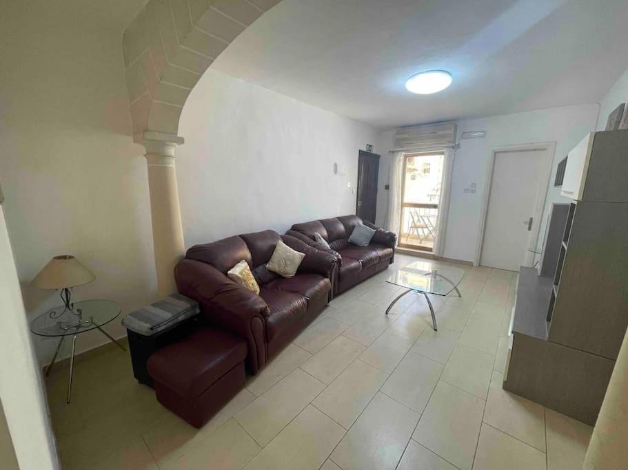 Gzira / Sliema Wifi & Ac ! Great Value & Location Apartment Exterior photo